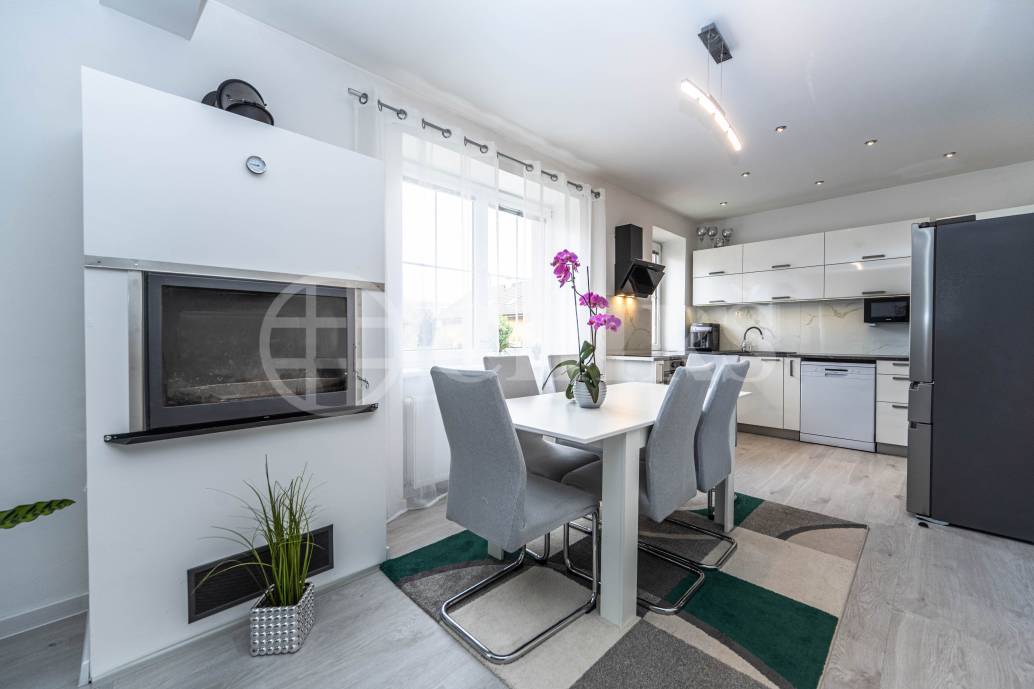 Prodej vícegeneračního rodinného domu s garáží, OV, U Cikánky 370/20, Stodůlky-Praha 5