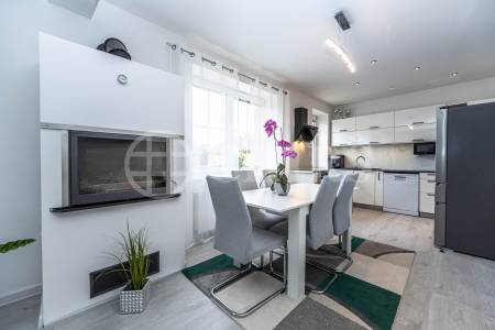 Prodej vícegeneračního rodinného domu s garáží, OV, U Cikánky 370/20, Stodůlky-Praha 5