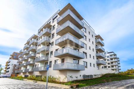 Prodej bytu 2+kk s balkonem, sklepem a garážovým stáním, DV, 47 m2, ul. Honzíkova, Praha 10 - Štěrboholy