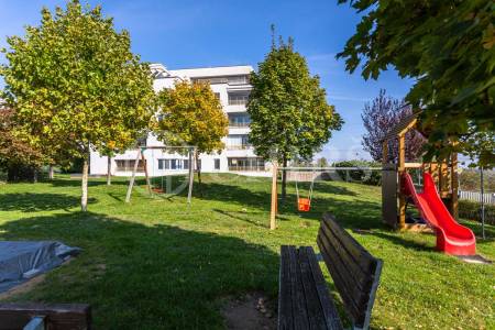 Prodej bytu 4+1 s balkonem, lodžií, sklepem a garážovými stáními, OV, 172m2, ul. Klausova 1361/13a, Praha 5 - Stodůlky