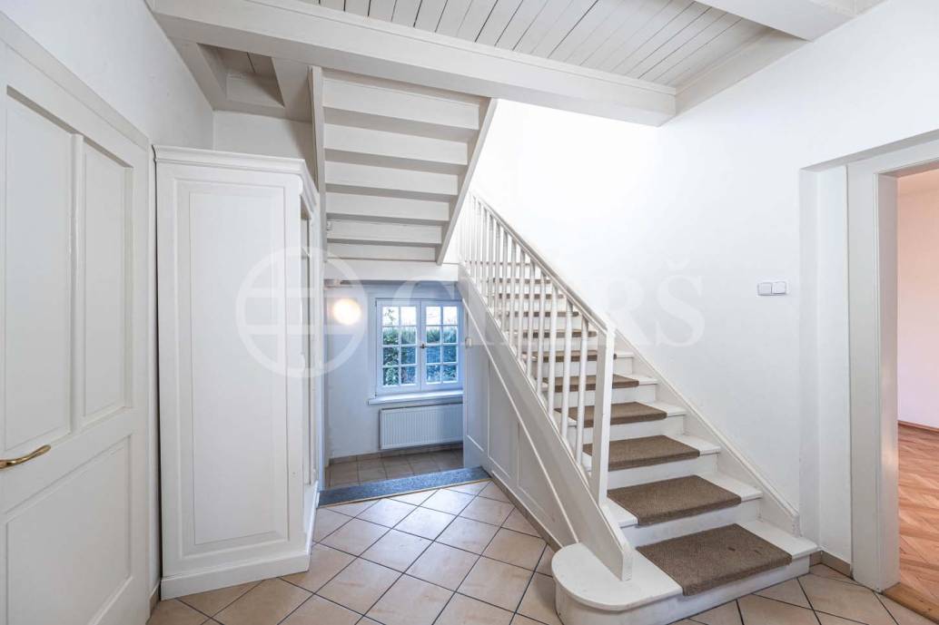 Pronájem RD 5+1 se zahradou, OV, ul. Na Ořechovce 201/20, Praha 6 - Střešovice