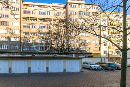Prodej bytu 3+1, OV, 74m2, ul. Bulharská 1401/38, Praha 10 - Vršovice
