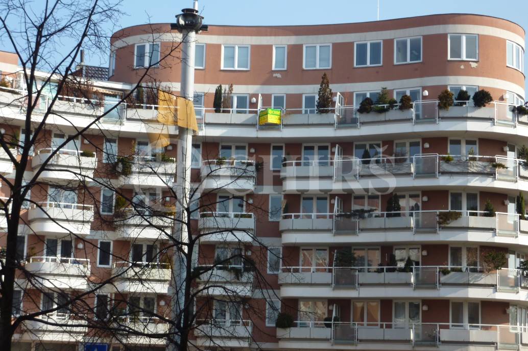Pronájem bytu 1+kk/B, OV, 40 m2, ul. U Kříže 609/2, Praha 5 - Jinonice