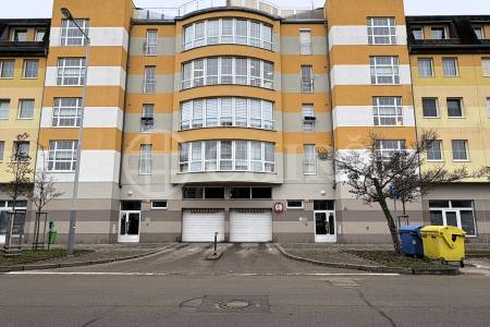 Prodej garážového stání, OV, 11 m2, ul. Voskovcova 1075/49, Praha 5 - Barrandov