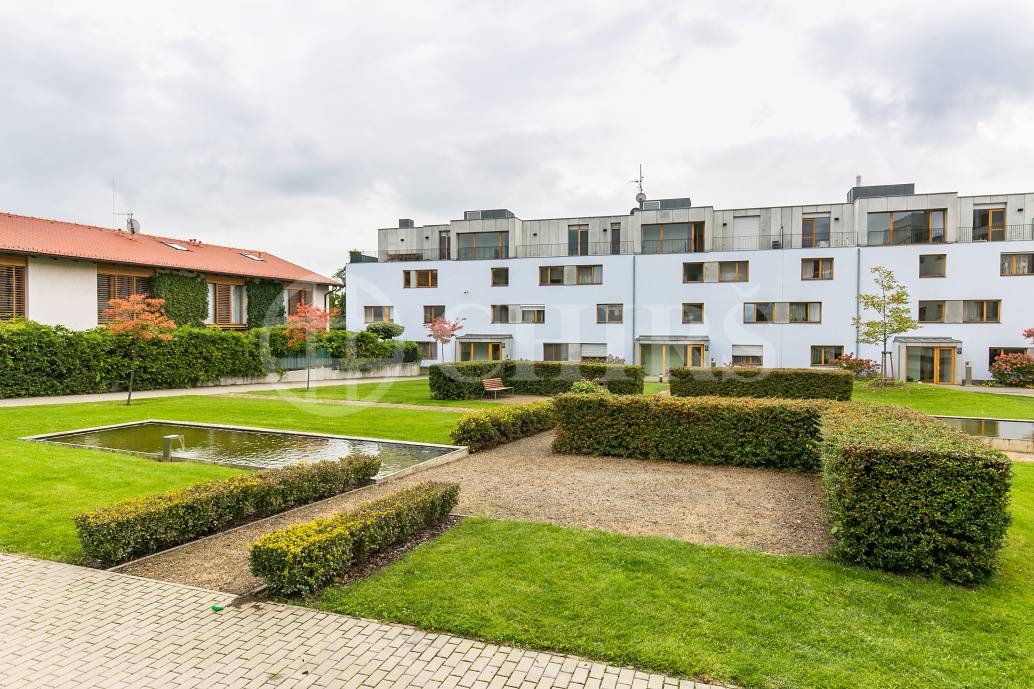 Prodej bytu 4+kk s balkonem a 2x garážovým stáním, OV, 113m2, ul. Za Zámečkem 746/5a, Praha 5 - Jinonice