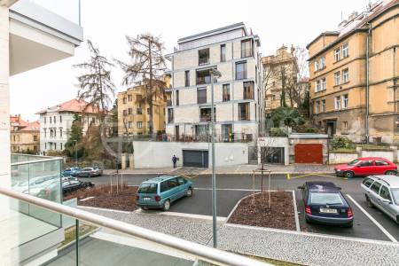 Pronájem bytu 2+kk s lodžií a garážovým stáním, OV, 66m2, ul. U Nikolajky 3325/34, Praha 5 - Smíchov