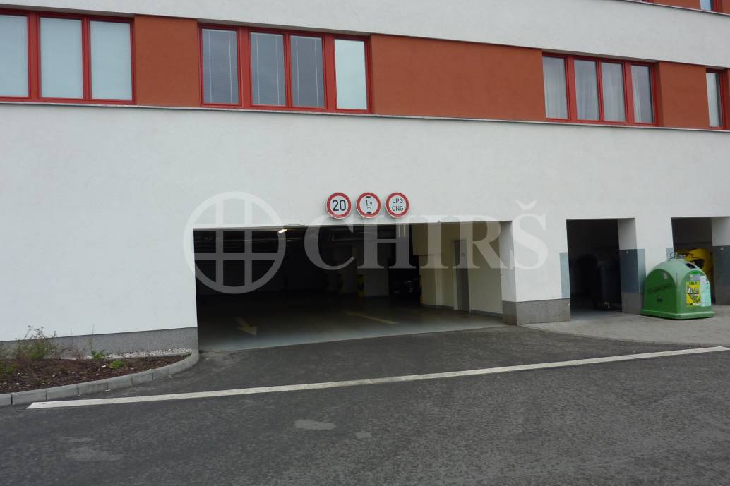 Pronájem garážového stání, OV, 18m2, ul. Tlumačovská 2766/26, Praha 13 - Stodůlky