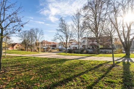 Pronájm multifunkčního  prostoru, OV, 210 m2,ul. Husovo náměstí 10, Hostivice, Středočeský kraj 