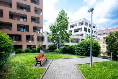 Prodej bytu 2+kk s lodžií a sklepem, OV, 60 m2, ul. Musílkova 1311/5b, Praha 5 - Košíře