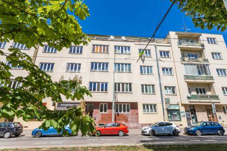 Prodej bytu 1+kk, OV, 32m2, ul. Bělohorská 1427/100, P-6 Břevnov