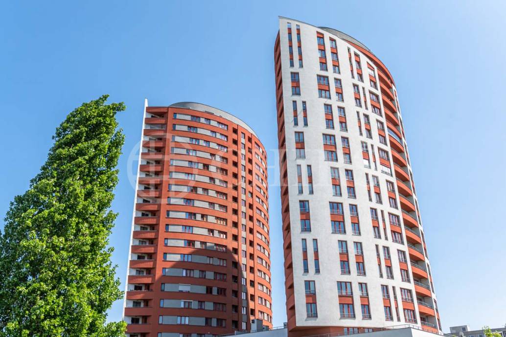 Pronájem garážového stání a přilehlého sklepa, OV, ul. Tlumačovská 2766/26a, Praha 5 - Stodůlky