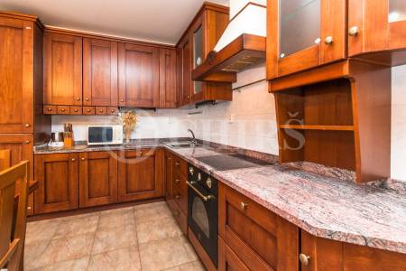 Prodej RD 6+kk/B/L/T, OV, 214m2, ul. Dělnická 444/3, Dolní Břežany, Praha - západ