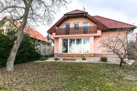 Pronájem rodinného domu 4+1, OV, 230m2, ul. K Rozvodně 1046/1, Praha - Slivenec