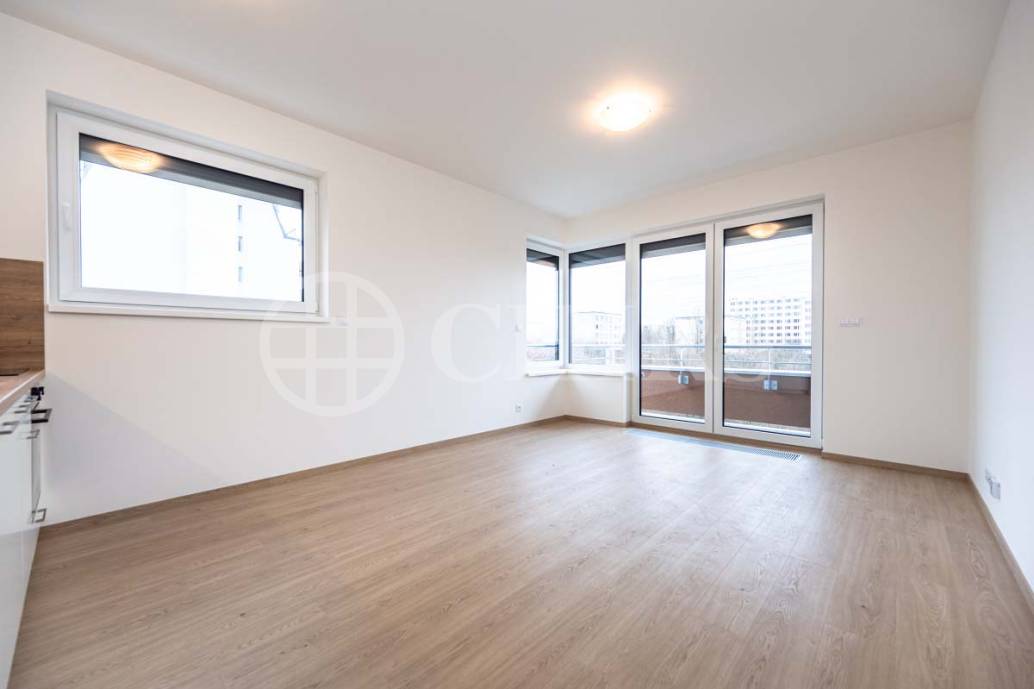 Pronájem bytu 1+kk s balkonem, OV, 32m2, ul. Šternovská 2425/1, Praha 4 - Chodov