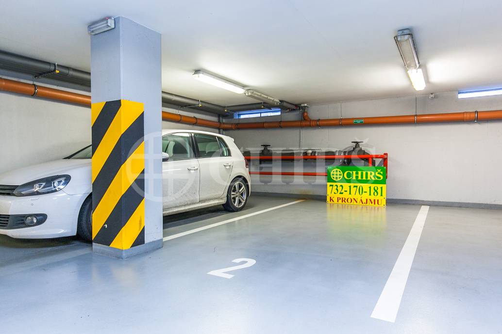 Pronájem garážového stání, OV, 13 m2, ul. Českobratrská 838/5, Praha 3 - Žižkov