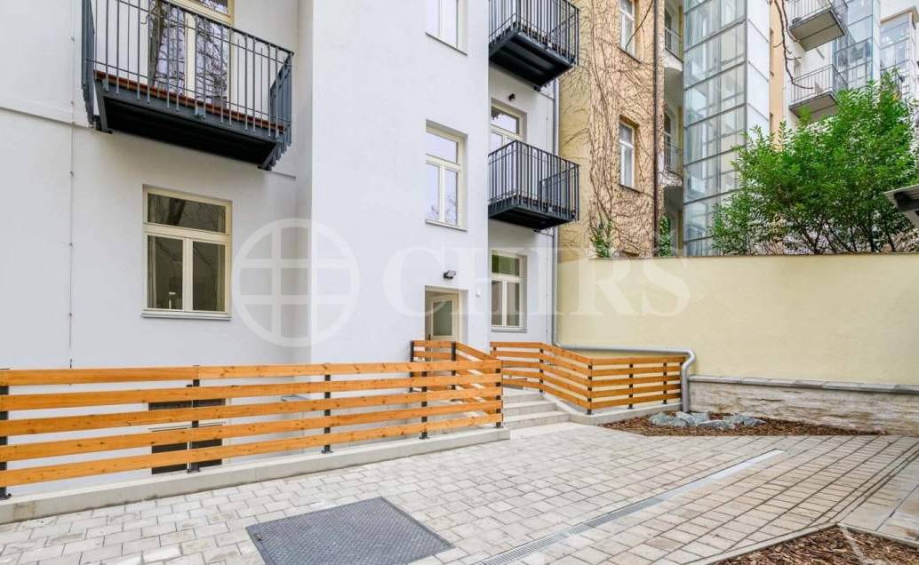Prodej rozestavěné nebytové - ubytovací jednotky 2+kk, OV, 47,1 m², předzahrádka 15,8 m²,  ul. Na Výšinách 900/8 - Praha 7 - Bubeneč