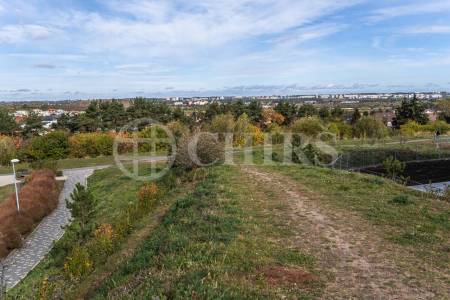 Prodej bytu 2+kk s balkonem, sklepem a garážovým stáním, DV, 47 m2, ul. Honzíkova, Praha 10 - Štěrboholy