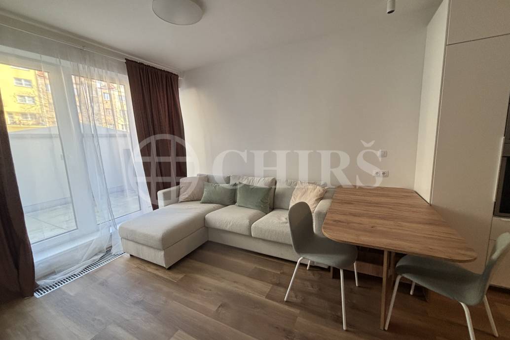 Pronájem bytu 1+kk s balkonem, OV, 42m2, ul. V Háji 1633/12, Praha 7 - Holešovice