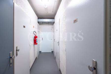 Prodej bytu 3+kk/L, sklep, garáž, OV, cca 100m2 vč. lodžie a sklepa, ul. Sokolovská 1019/312a, P-9