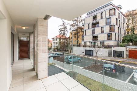 Pronájem bytu 2+kk s lodžií a garážovým stáním, OV, 66m2, ul. U Nikolajky 3325/34, Praha 5 - Smíchov