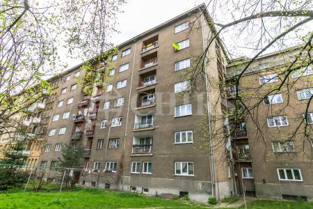 Pronájem bytu 2+1 s halou a dvěma lodžiemi, OV, 86 m2, ul. Podbabská 994/8, Praha 6 – Bubeneč 
