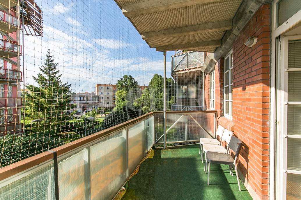 Pronájem bytu 2+kk s balkonem a garážovým stáním, OV, 63m2, ul. Pláničkova 445/11, Praha 6 - Petřiny