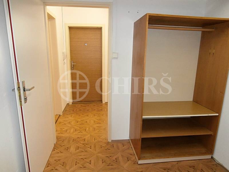 Pronájem nebytového prostoru, kanceláře a příručního skladu, OV, 29,5m2, v ul. Rodopská, P -4  Modřany
