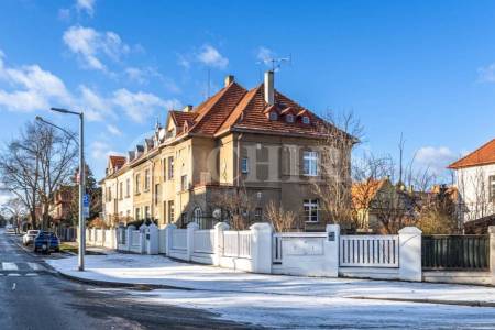 Pronájem RD 5+1 se zahradou, OV, ul. Na Ořechovce 201/20, Praha 6 - Střešovice