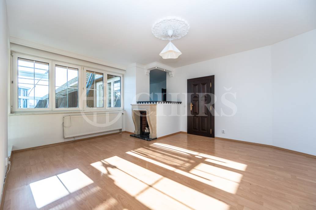 Prodej bytu 3+1 s  terasou, OV, 75 m², ul. Voskovcova 1075/61,  Praha 5 – Barrandov