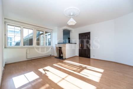 Prodej bytu 3+1 s  terasou, OV, 75 m², ul. Voskovcova 1075/61,  Praha 5 – Barrandov