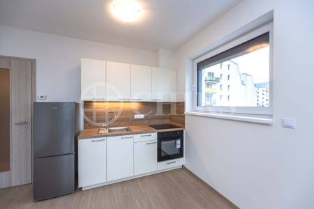 Pronájem bytu 1+kk s balkonem, OV, 32m2, ul. Šternovská 2425/1, Praha 4 - Chodov