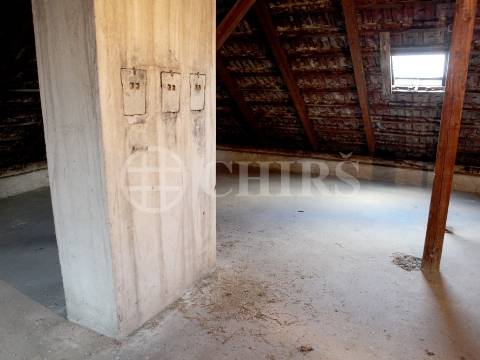 Prodej půdního prostoru, OV, 190m2, ul. Komenského 210, Praha západ - Jinočany