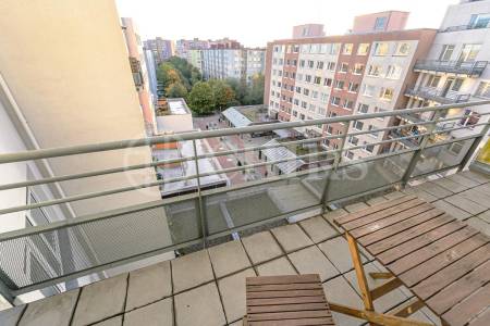 Pronájem bytu 2+kk s balkonem, OV, 88m2, ul. Trnkovo náměstí 1112/2, Praha 5 - Hlubočepy