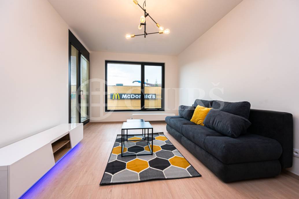 Pronájem bytu 2+kk/T + garážové stání, OV, 60m2 + 5m2 terasa, ul. Ocelářská 2625/17, P-9 Libeň Pronájem bytu 2+kk/T + garážové stání, OV, 60m2 + 5m2 terasa, ul. Ocelářská 2625/17, P-9 Libeň