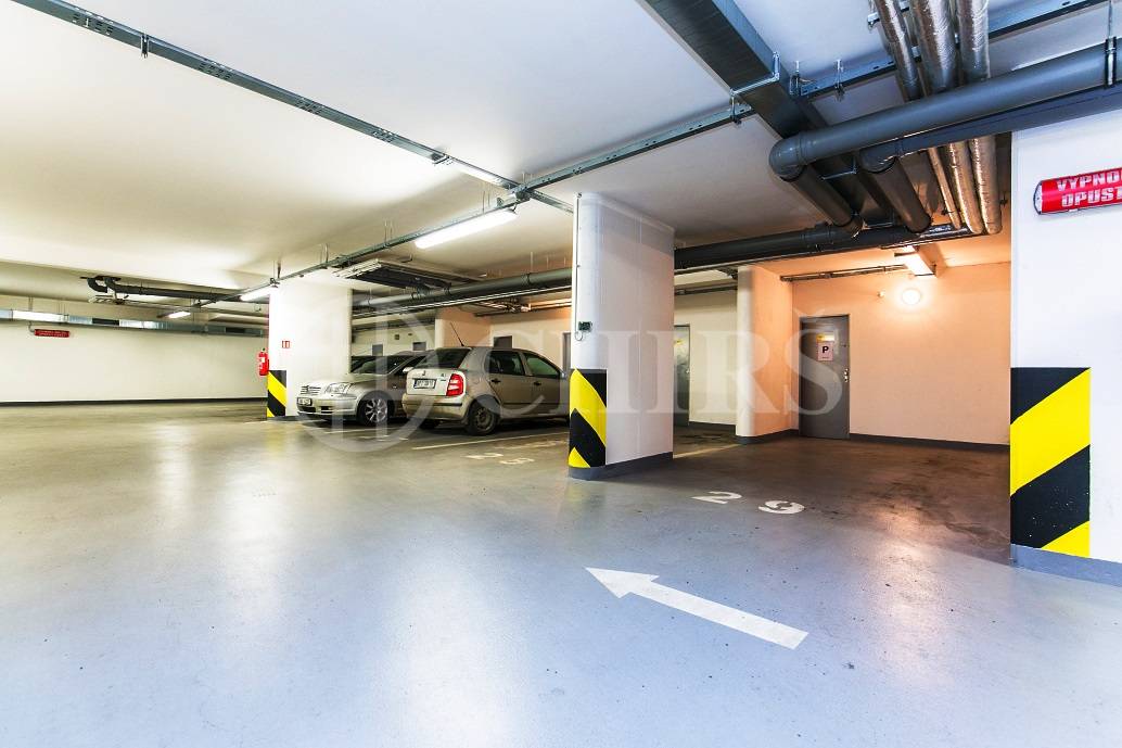 Prodej bytu 1+kk s balkonem a garážovým stáním, OV, 29,5m2, ul. Na Výrovně 2693/2, Praha 5 - Stodůlky
