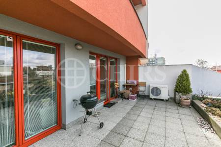 Prodej bytu 2+kk s terasou a garážovým stáním, OV, 61m2, ul. Tlumačovská 2766/26a, Praha 5 - Stodůlky