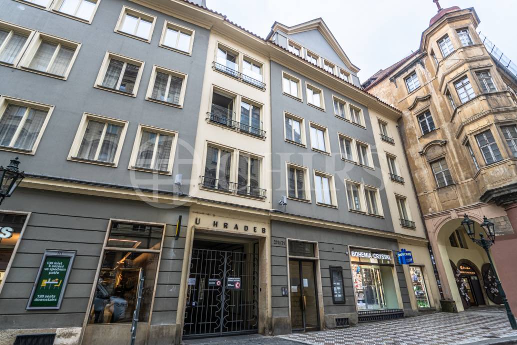 Pronájem  bytu 2+kk s balkonem, 53m2, ul. Mostecká, Praha 1- Malá Strana
