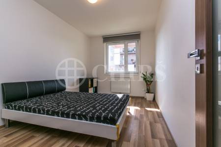 Prodej bytu 3+kk s balkonem a garážovým stáním, OV, 78m2, ul. Loosova 1020/7, Praha 4 - Háje