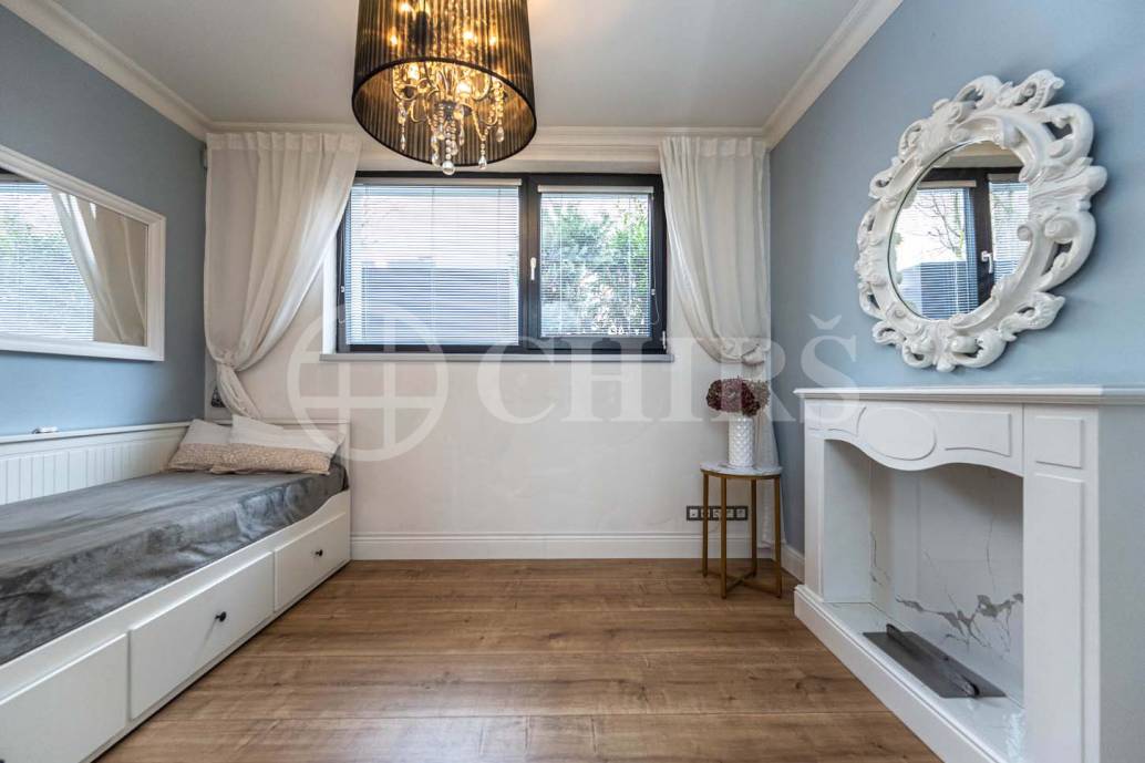 Prodej rodinného domu 5+kk s terasou, dvěma garážemi a zahradou, ul. K Rozvodně 1094/26, Praha 5 - Slivenec