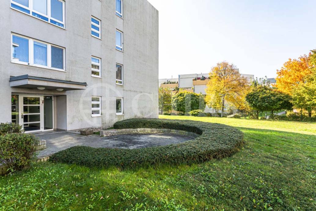 Prodej bytu 4+1 s balkonem, lodžií, sklepem a garážovými stáními, OV, 172m2, ul. Klausova 1361/13a, Praha 5 - Stodůlky