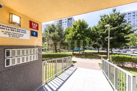 Prodej bytu 2+kk se sklepem, OV, 46m2, ul. Ciolkovského 849/5, Praha 6 - Ruzyně