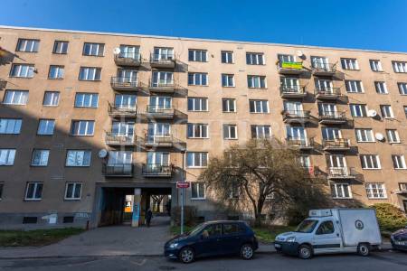 Pronájem bytu 2+1 s balkonem, OV, 55m2, ul. Bojanovická 2715/11, Praha 4 - Záběhlice