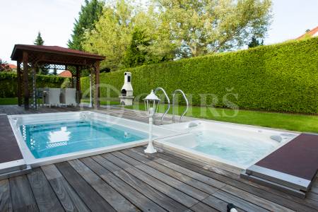 Prodej rodinné vily 7+1+příslušenství, 402m2, pozemek 1138m2, ul. Chrpová 648, Průhonice