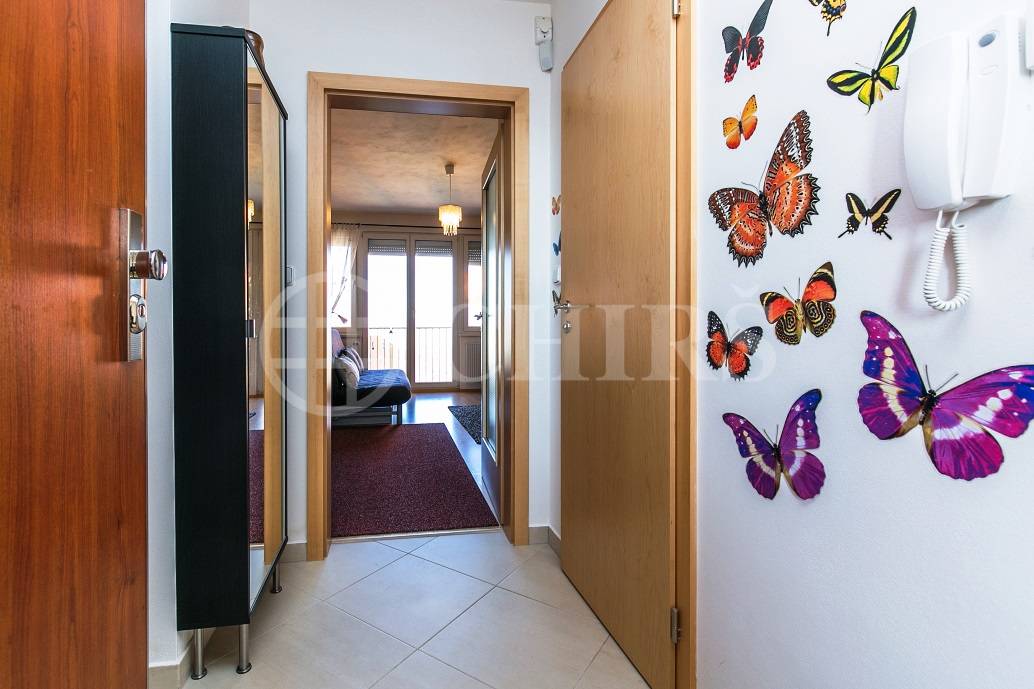 Prodej bytu 1+kk s balkonem a garážovým stáním, OV, 29,5m2, ul. Na Výrovně 2693/2, Praha 5 - Stodůlky