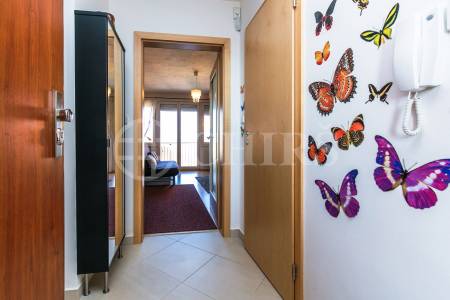 Prodej bytu 1+kk s balkonem a garážovým stáním, OV, 29,5m2, ul. Na Výrovně 2693/2, Praha 5 - Stodůlky