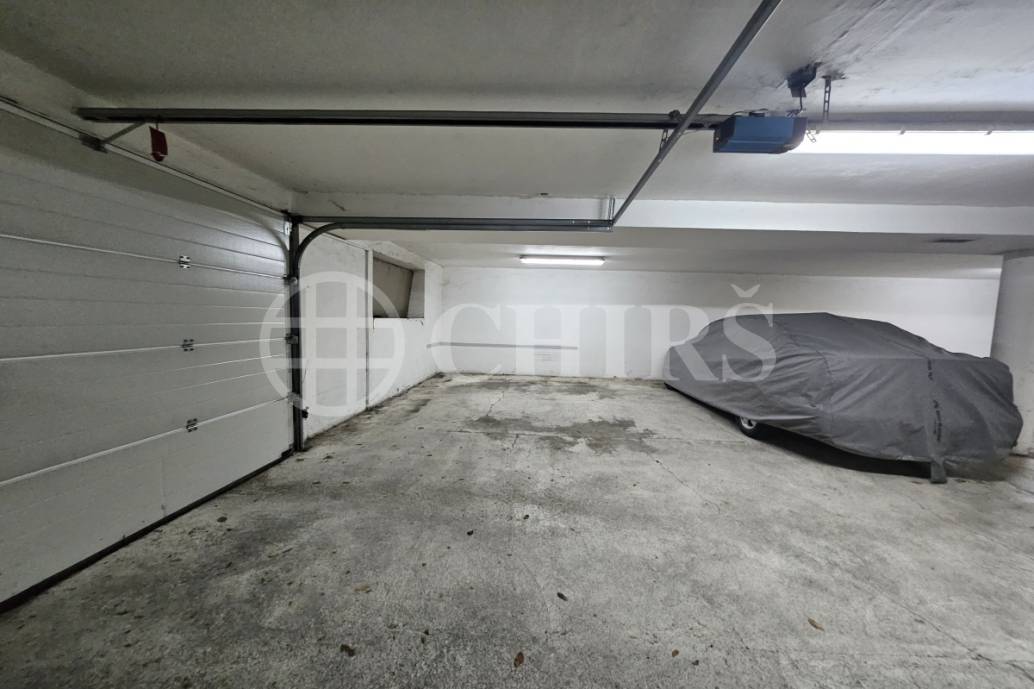 Pronájem garážového stání, cca 12 m2, ul. Ve Střešovičkách 445/53, Praha 6 - Břevnov