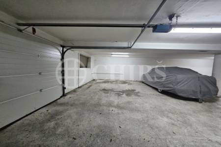 Pronájem garážového stání, cca 12 m2, ul. Ve Střešovičkách 445/53, Praha 6 - Břevnov