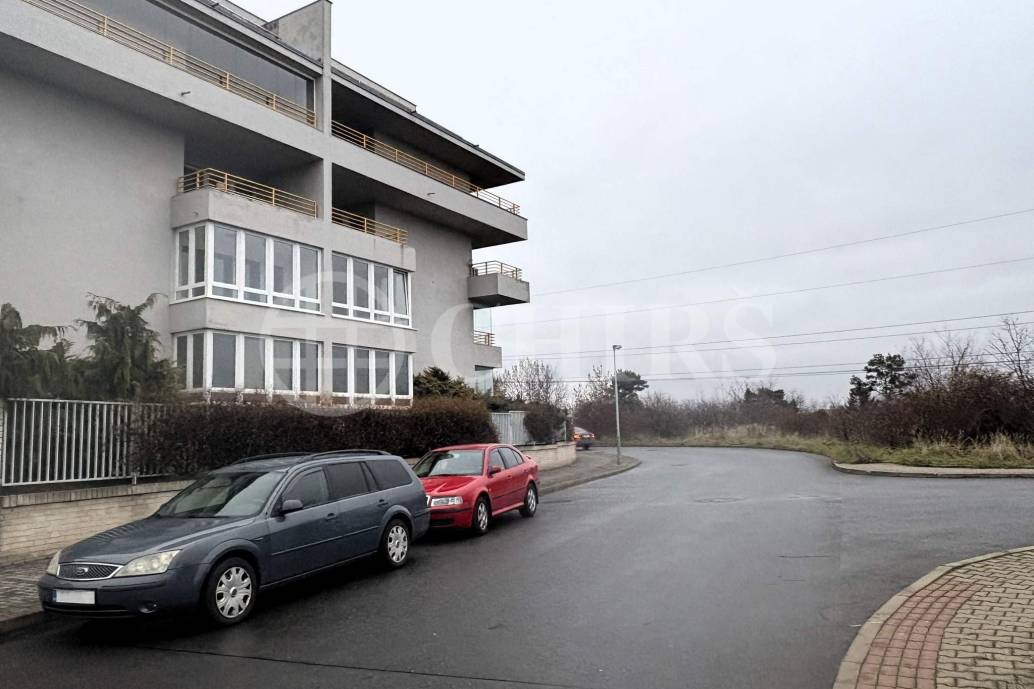 Prodej garážového stání, OV, 15 m2, ul. Klausova 1360/13b, Praha 5 - Stodůlky