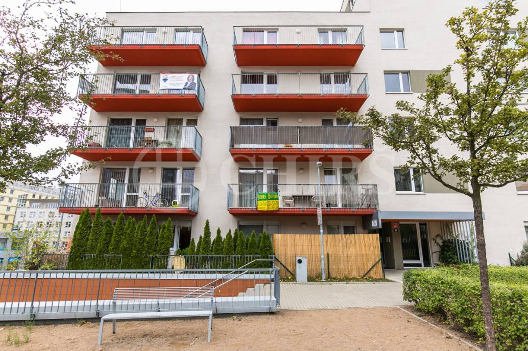 Prodej bytu 2+kk s balkonem a garážovým stáním, OV, 58m2, ul. Petržílkova 2707/38, Praha 5 - Stodůlky