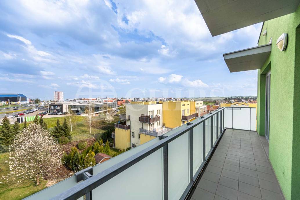 Prodej bytu 2+kk s balkonem, sklepem a garážovým stáním, OV, 68m2, ul Kakosova 1190/6, Praha 13 - Řeporyje